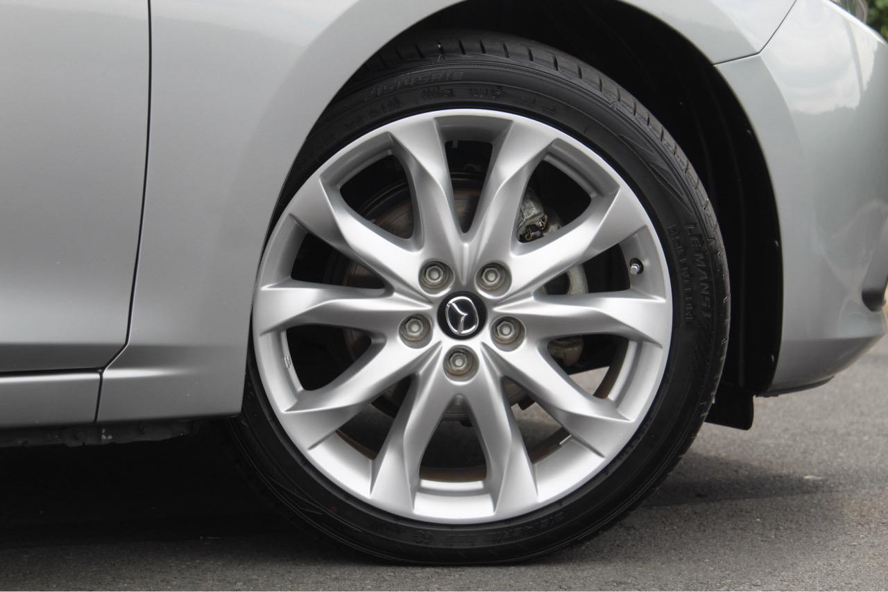 2016 Mazda Axela