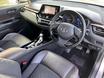 2017 Toyota C-HR - Thumbnail