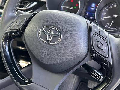2017 Toyota C-HR - Thumbnail